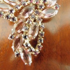 VINTAGE AMETHYST PURPLE RHINESTONE BROOCH / PRONG SET 2 3/4″ high x 2 1/8″ wide