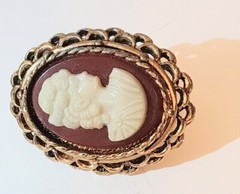 Vintage Cameo Scarf Clip – No Brand Mark VGC
