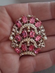 Vintage pink baguette rhinestone & faux pearl brooch, tiered, layered sheild…