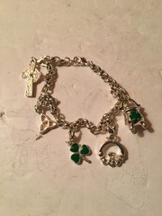 Costume Jewlery LOT OF BRACELETS,NECKLACE,AND EARRINGS MOSTLY FOR WOMAN