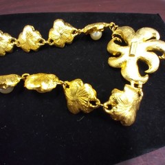Vintage NATORI Gold Tone Faux Pearl 18 inch Flower Necklace and Earring Set