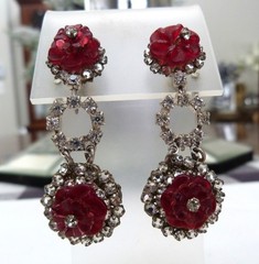 2 1/4″ VINTAGE SIGNED MIRIAM HASKELL CARVED RED GLASS RHINESTONES DROP EARRINGS