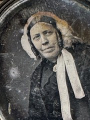 c1850 DAGUERREOTYPE Photo Antique Gold Filled Pin Brooch Woman Banana Curls