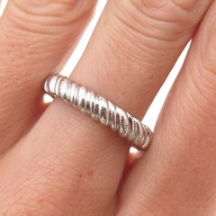 Ross Simons 925 Sterling Silver Vintage Ribbed Band Ring Size 7.75