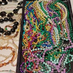 100 Pc Vtg-Now Beaded Necklaces Assorted Colors And Types