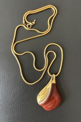 VTG Crown Trifari Burgundy Lucite Teardrop Pendant Gold Tone Chain Statement 33”