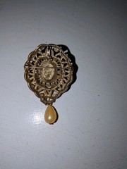 Vintage Pendant/ Brooch Gold Tone