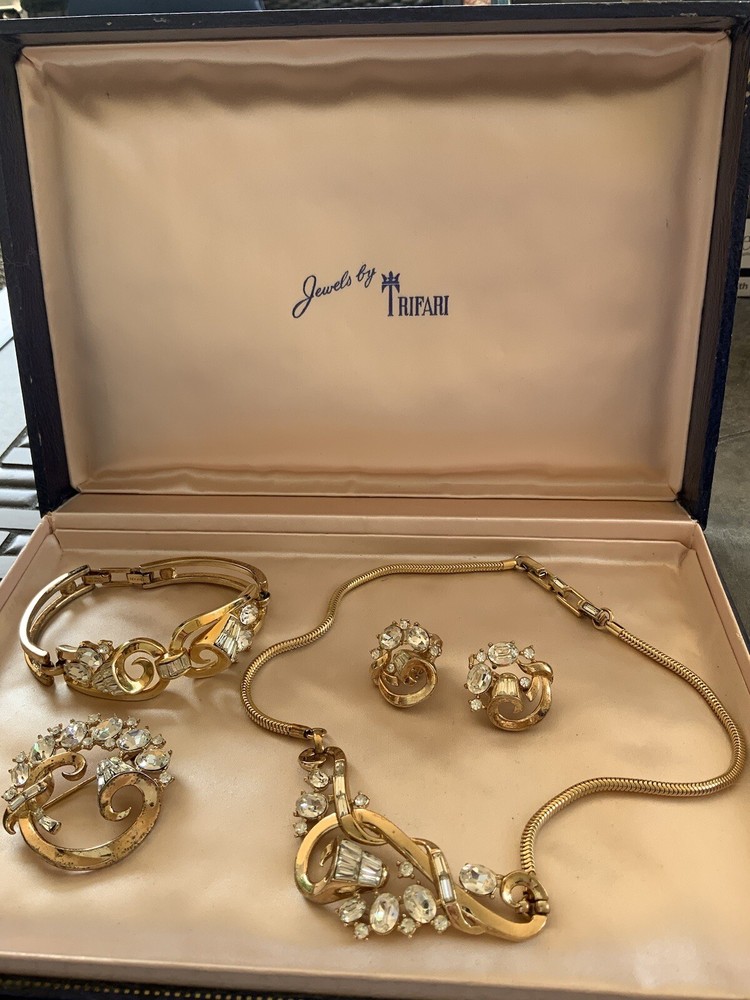 Vintage TRIFARI Necklace Bracelet Earrings And Brooch Set In Original Box