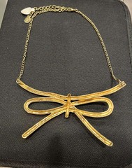 vintage Lucia gold-tone textured bow statement necklace 17 -20 in