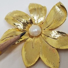 Vintage Flower Brooch Pin Gold Tone Faux Pearl Marked Signed AAI 2.5″
