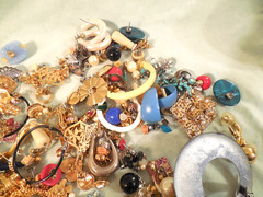 Big 14 oz Lot Earrings Matched Pairs Pierced Ears Gold Tone Faux Jewels Pearls