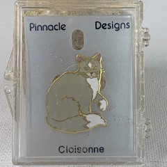 Enamel White & Grey Cat Pin Brooch Gold Cloisonné Vintage Fluffy Kitty Animal