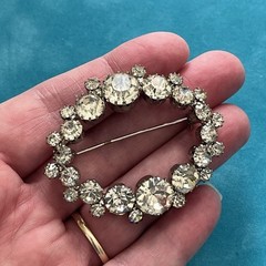 ESTATE ANTIQUE SILVER TONE CRYSTAL ROSETTE OVAL Collar BROOCH PIN Read