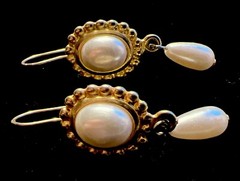 Vintage Goldtone Dangle Drop Faux Pearl French Wire Earrings 1 3/4” L