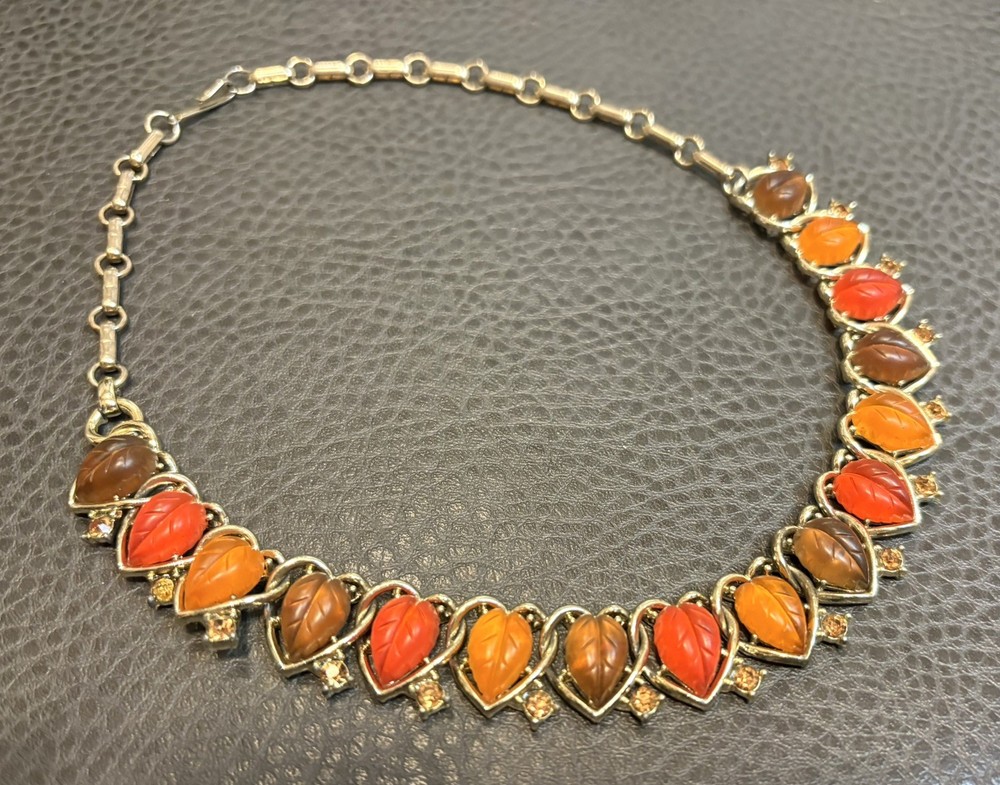 Vintage Lisner 1960s Molded Lucite Leaf Heart Rhinestone Gold Tone Choker 15.5”