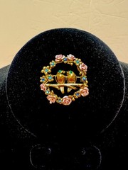 Vtg Gold Tone Birds brooch with Emerald green rhinestones and Floral Pattern