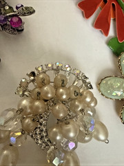 Vintage To Now Lot Of 18 Unsigned (1 signed) Gorgeous Brooch & Pin