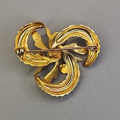 Vintage Damascene Brooch Spiral Imitation Pearl Gold Tone 1.5″