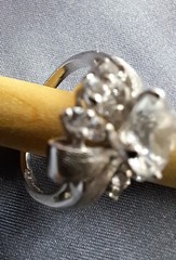 Ring sz 7 Good quality costume jewelry 18K HGE White Gold Electroplate Exc cond