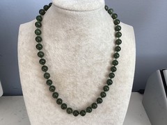 INCREDABLE VINTAGE HAND KNOTTED GENUINE JADE BEAD UNIQUE CLASP NECKLACE NR