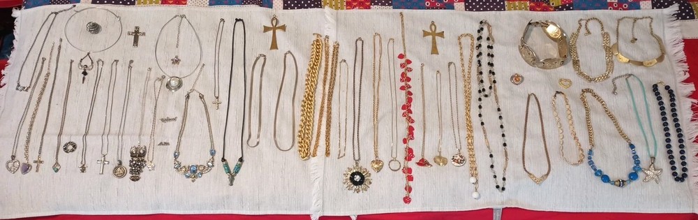 Antique & Vintage 50+ Lot Of Necklaces & Varies Designs & Quality.