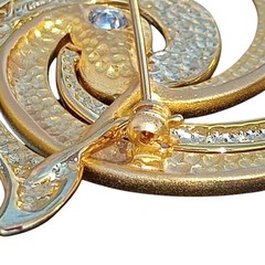 TONA – Large Vintage Signed Gold Toned Swirl Brooch