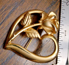 VINTAGE ESTATE, Signed RDC Golden Heart Rose Brooch Pin (I)