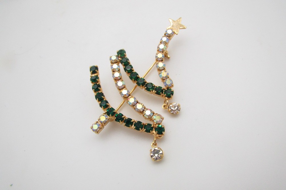 Vtg Stylized Christmas Tree Brooch w/Green & Crystal Rhinestones & Dangles