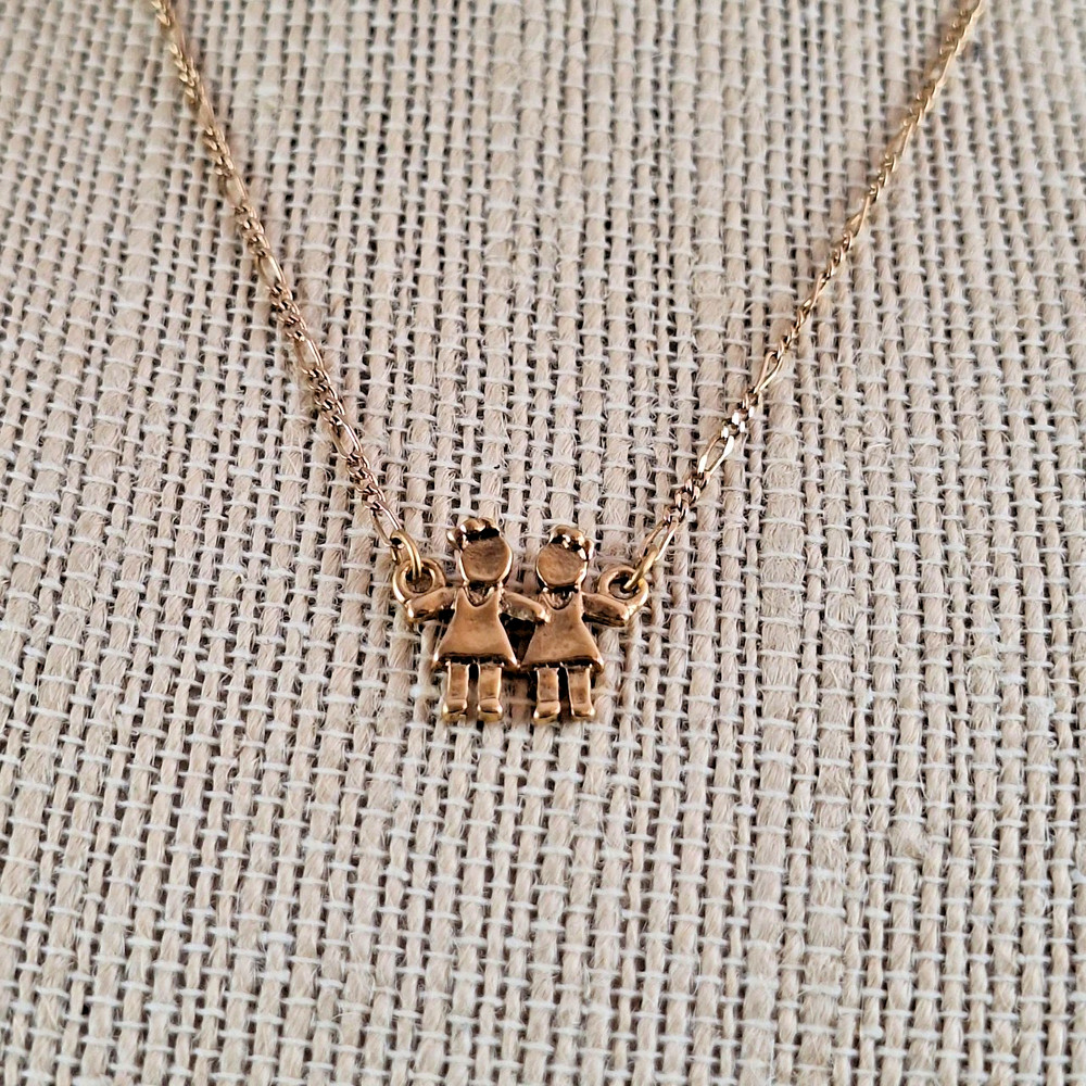 Vintage 1928 Girlfriends Sisters Daughters Pendant Gold-tone Necklace 15.5″