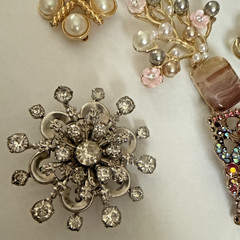 Vintage To Now Lot Of 18 Unsigned (1 signed) Gorgeous Brooch & Pin