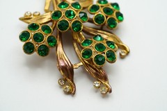 Vintage 8cm Gold Tone Green Rhinestone Flower Brooch Large JB39