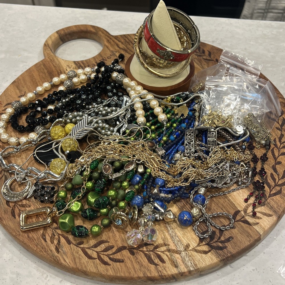 Vintage Good Quality Costume Jewelry Lot Wear Resale Repurpose V93