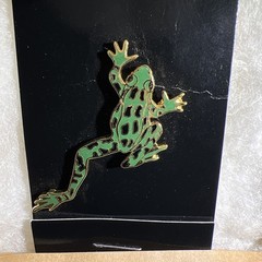 WM Spear Design Leopard Frog Pin Green Gold Black Enamel Brooch Pin, vtg 1980’s
