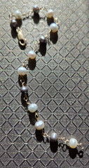 Vintage 14K Yellow Gold Black and White Pearl Wire Twist Bracelet