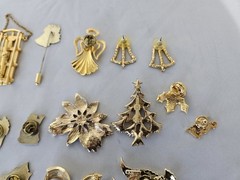 Christmas Brooches Pin Earrings Lot Enamel Avon Gerrys JJ Vtg Holiday Lot Of 19