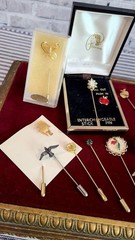 Lot of 24 Vintage Stick Pins ~ Butterfly Dogwood Bird Kangaroo ~ Some cases too