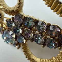Vtg MCM Gold Tone AB Crystals Rhinestones Stylize Ribbon Textured Gold Tone 2.5”