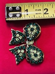 Vintage Weiss Bow Brooch Pin Green Rhinestone Irradiated