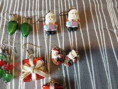 Lot Of 20 Vintage & Mod Christmas Costume Jewelry Pins Earrings Santa Trees Mice