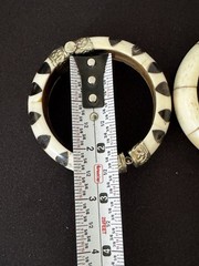 Vintage Boho Chunky Bovine Bone & Horn Hinged Bangle Bracelets – Set of 2