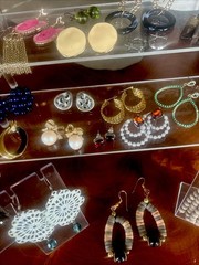 VTG Retro Boho Variety Of Earrings Lot 43 Pairs Dangle, Statement, Mixed Metals
