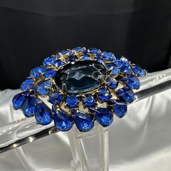 Vtg Unique Exclusive Oval Domed Blue Austrian Crystal Brooch. See pics.