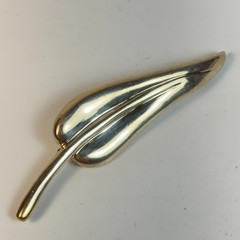 Brooch Pin Lot Silver Tone Green Marbled Leaf One Signed Liz Clairborne