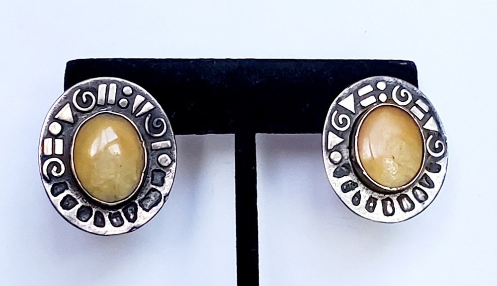 Vintage 925 Sterling Silver 1.25 in Stud Earrings With Yellow Natural Oval Stone