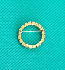 AB Aurora Borealis Clear Rhinestones Circle Pin Vtg Gold Tone Approx 1.5 Inches