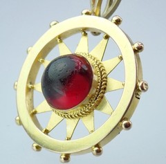 Fine Antique Victorian 15K Gold Red Paste Cabochon Nautical Compass Sun Pendant