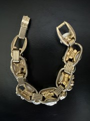 VTG JULIANA D&E Gold Tone Milk Glass AB & Clear Rhinestone Bracelet Borealis