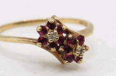 vtg 10K Yellow Gold Ring Sz 8.75″ w 2 Flower 12 Rubies & 2 Diamonds Dainty-2.67g