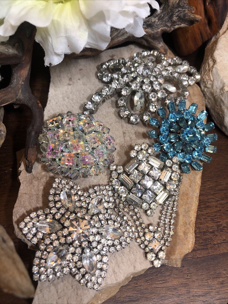 23. Vtg Silver tone Mix material White, AB, Blue Rhinestone Prong Set 5 Pins