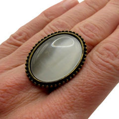 1970s Cat Eye Glass Statement Ring Large Oval Cabochon Brass Tone Size 8.5